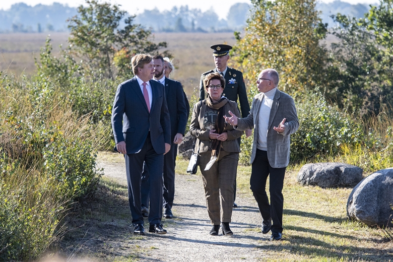 Bert van Gluldener vertelt koning over het Bargerveen