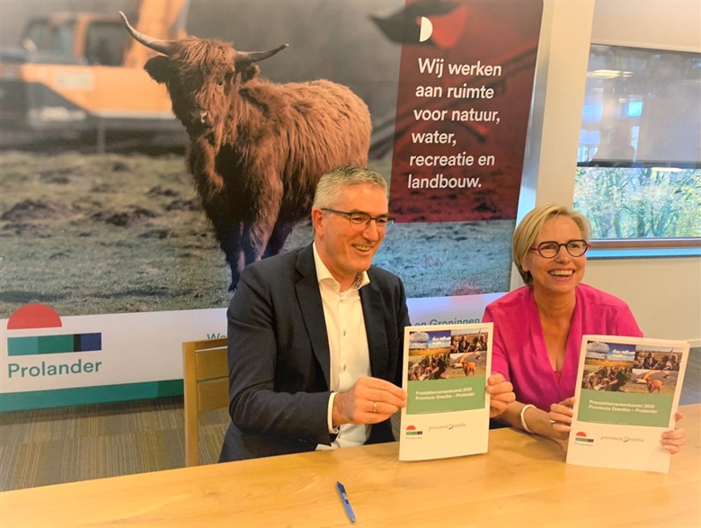 Ondertekening PPO provincie Drenthe door Henk Jumelet en Evelien van Everdingen