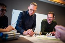 Foto: op de voorgrond Martin van Dijken, uit het foto-archief van Prolander.